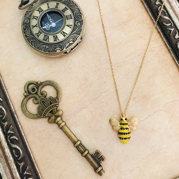 KATE SPADE• Picnic Perfect Bee Necklace - Picture 4 of 4